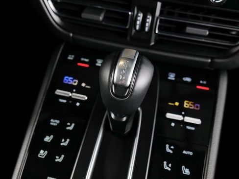 Certified 2026 Porsche Macan AWD/4WD image 17
