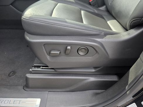 Used 2025 Chevrolet Suburban Z71 AWD/4WD image 18