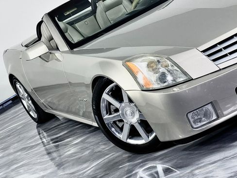 Used 2006 Cadillac XLR RWD image 4