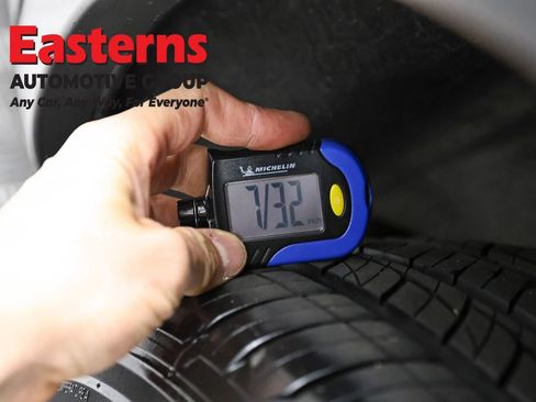 Used 2025 Nissan Pathfinder SV FWD image 26