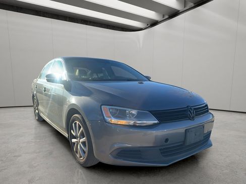 Used 2011 Volkswagen Jetta SE image 4