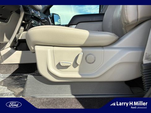 Used 2018 Ford F150 Lariat w/ Equipment Group 502A Luxury image 14