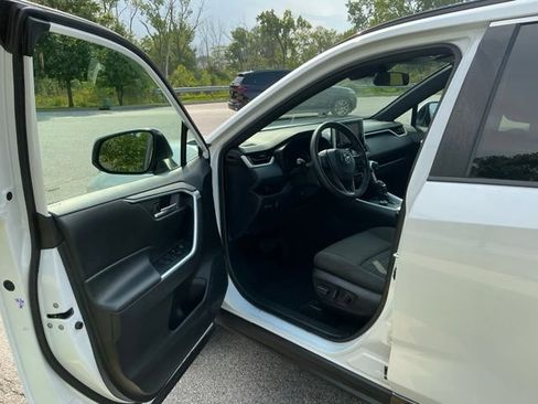Used 2023 Toyota RAV4 SE AWD/4WD image 15