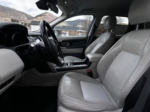 Used 2017 Land Rover Discovery Sport SE image 14