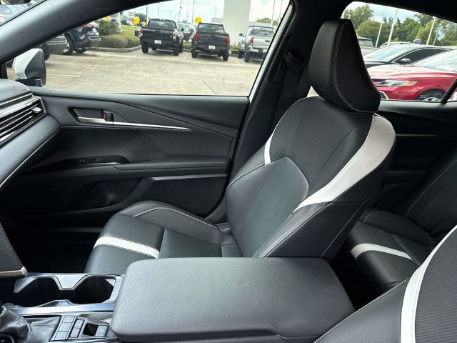 Used 2025 Toyota Camry SE FWD image 17