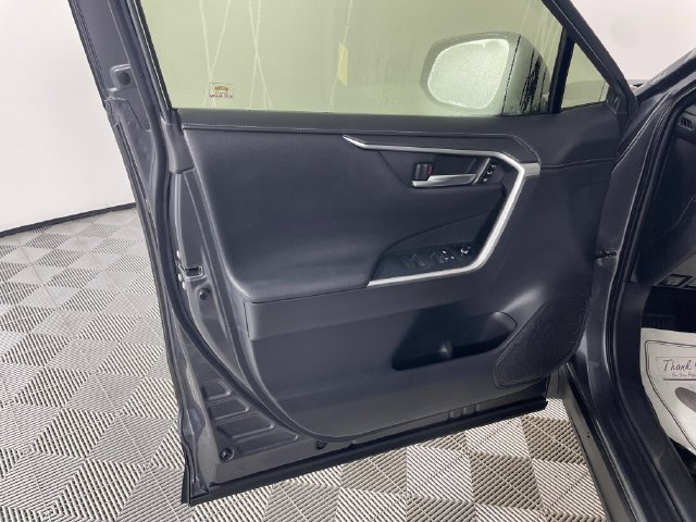Used 2019 Toyota RAV4 Limited w/ Advanced Technology Package FWD image 18