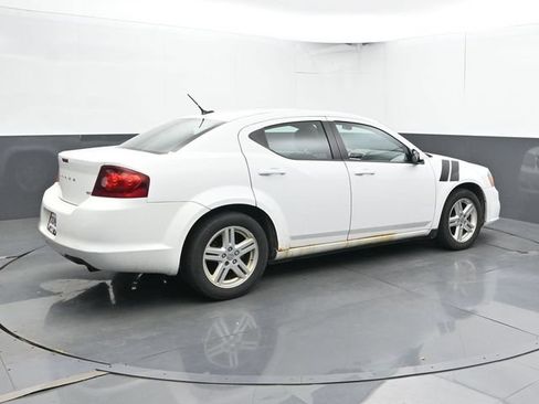 Used 2013 Dodge Avenger SXT FWD image 2