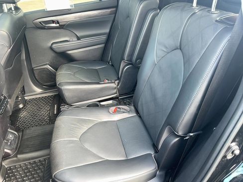 Used 2022 Toyota Highlander Limited image 23