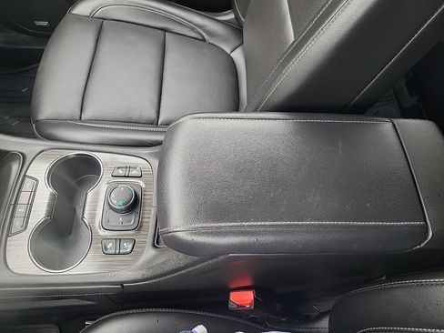 Used 2021 GMC Acadia SLT w/ Technology Package image 21