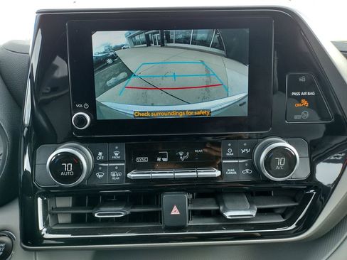 Used 2023 Toyota Highlander LE image 29