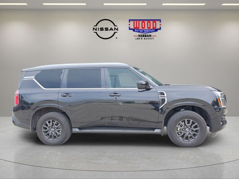 Used 2025 Nissan Armada SV AWD/4WD image 2