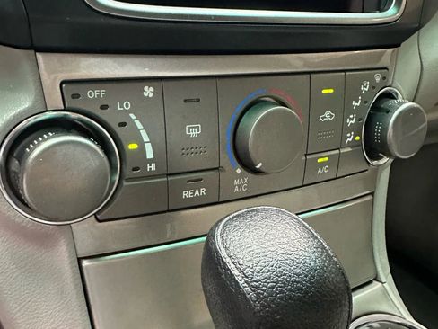 Used 2013 Toyota Highlander FWD image 19
