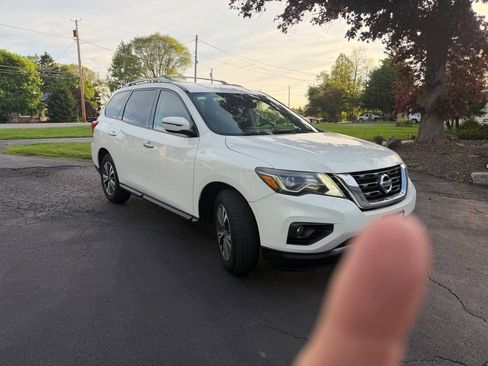 Used 2018 Nissan Pathfinder SV w/ SV Tech Package AWD/4WD image 4