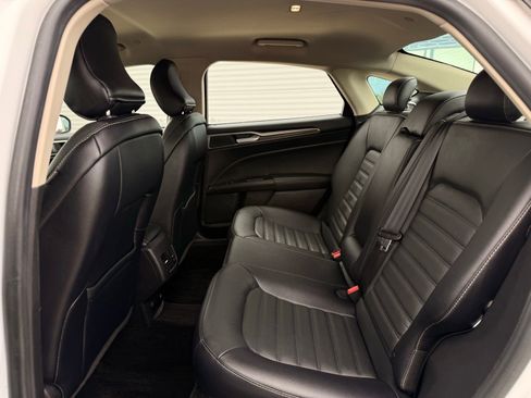 Used 2018 Ford Fusion SE w/ Equipment Group 602A FWD image 15