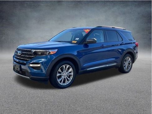 Used 2021 Ford Explorer XLT w/ Equipment Group 202A image 8