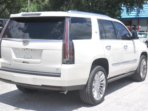 Used 2015 Cadillac Escalade Platinum RWD image 19
