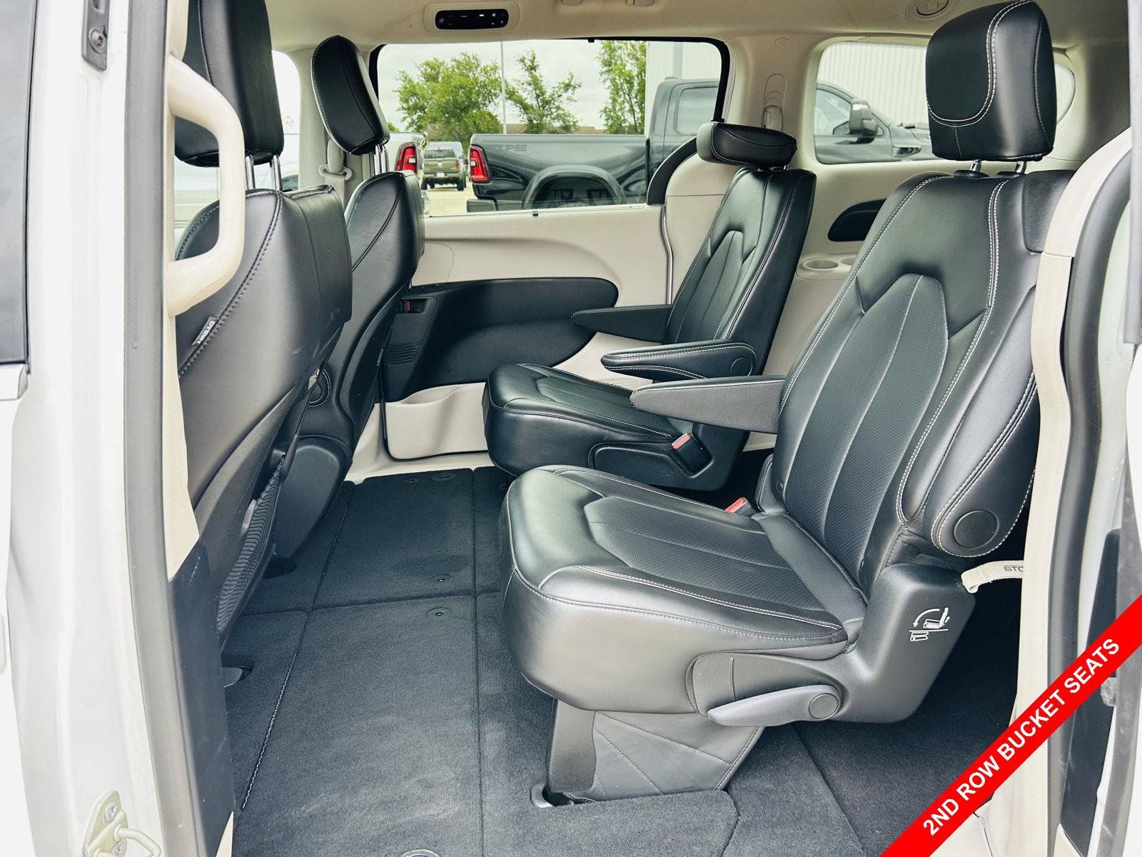 Used 2024 Chrysler Pacifica Touring-L FWD image 26