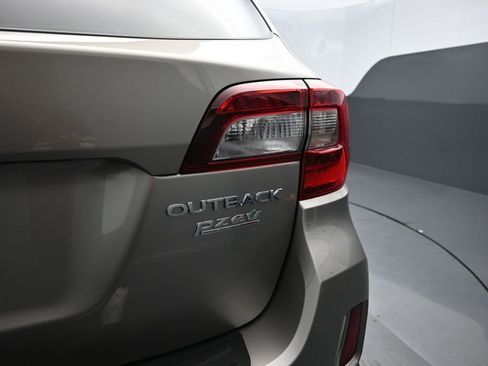Used 2016 Subaru Outback 2.5i Limited image 10