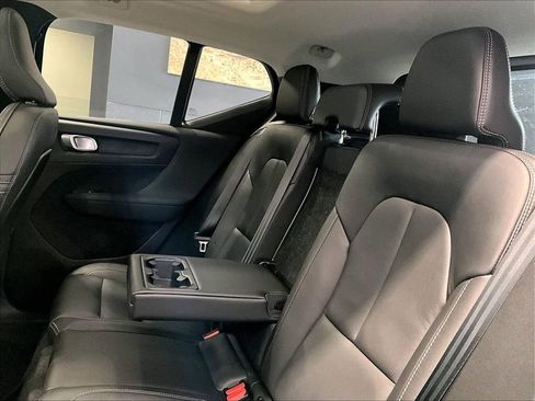 Used 2025 Volvo XC40 B5 Core image 24