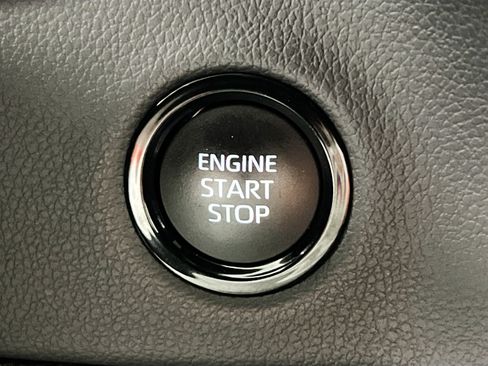 Used 2025 Toyota Tundra Limited AWD/4WD image 22