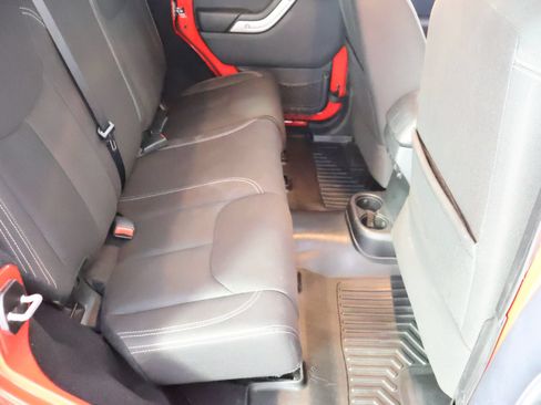 Used 2016 Jeep Wrangler Unlimited Sahara w/ Connectivity Group AWD/4WD image 48