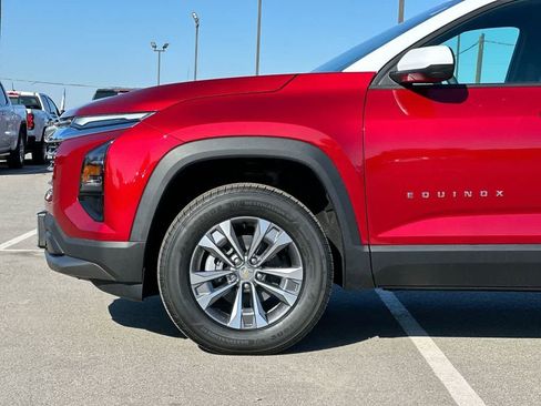 New 2025 Chevrolet Equinox LT image 32