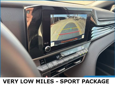 Used 2025 Toyota Camry SE w/ Convenience Package image 11