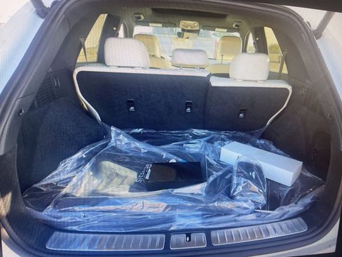 Used 2025 Genesis Electrified GV70 Advanced image 8