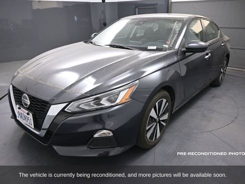 Used 2022 Nissan Altima 2.5 SV image 2