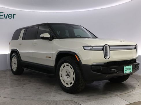 Used 2025 Rivian R1S Adventure AWD/4WD image 13