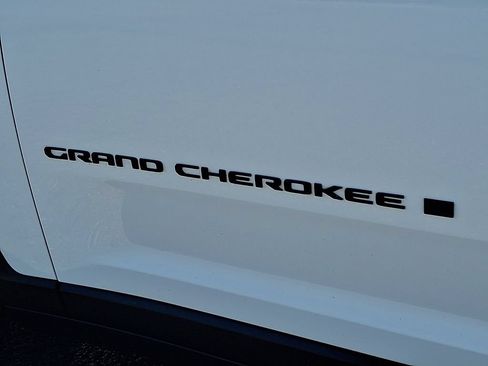 Used 2023 Jeep Grand Cherokee L Laredo AWD/4WD image 30