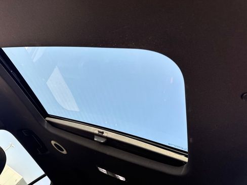 Used 2023 Chevrolet Traverse LT w/ LT Premium Package image 17