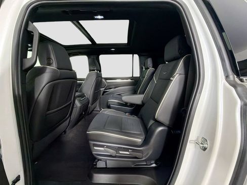 Used 2025 Cadillac Escalade ESV Premium Luxury AWD/4WD image 26