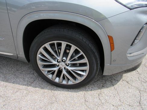 Used 2026 Buick Enclave Avenir w/ Super Cruise Package AWD/4WD image 43