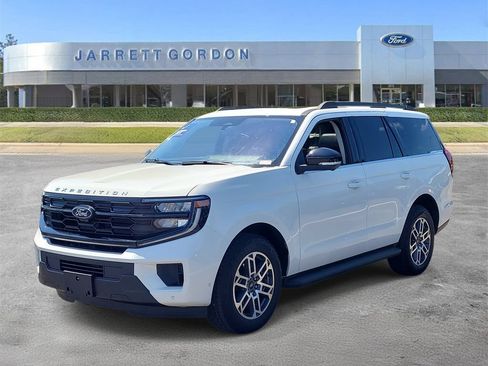 Used 2025 Ford Expedition Active AWD/4WD image 2