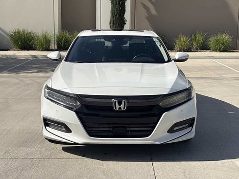 Used 2018 Honda Accord Touring image 8