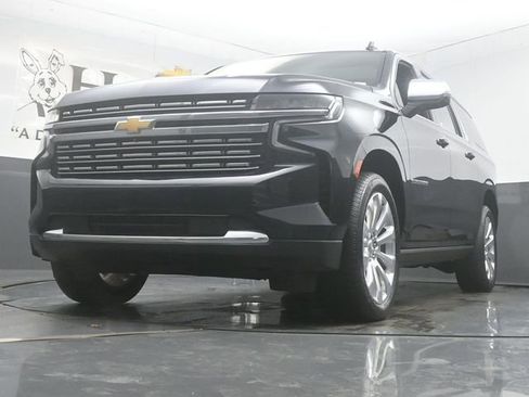Used 2024 Chevrolet Suburban Premier w/ Premium Package 2 AWD/4WD image 61