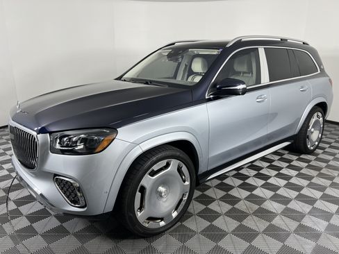 Used 2024 Mercedes-Benz Maybach GLS 600 4MATIC image 9