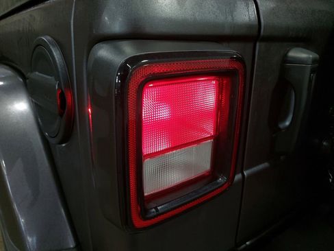 Used 2022 Jeep Wrangler Unlimited Sahara w/ Cold Weather Group image 33