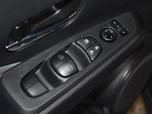 Used 2024 Nissan Kicks SR w/ SR Premium Package image 5