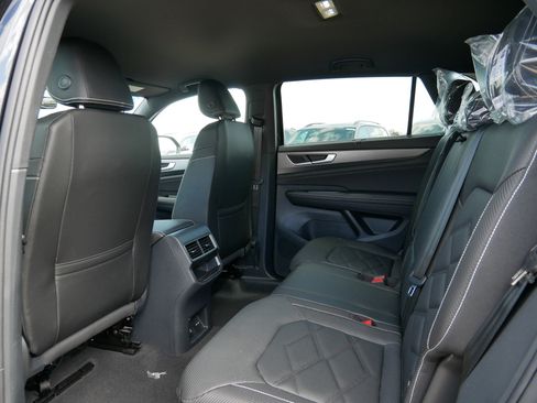 New 2025 Volkswagen Atlas Cross Sport SE image 4