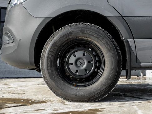 Used 2025 Mercedes-Benz Sprinter 2500 image 5