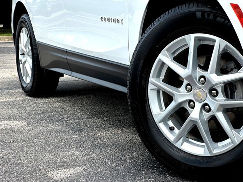 Used 2023 Chevrolet Equinox LT FWD image 2