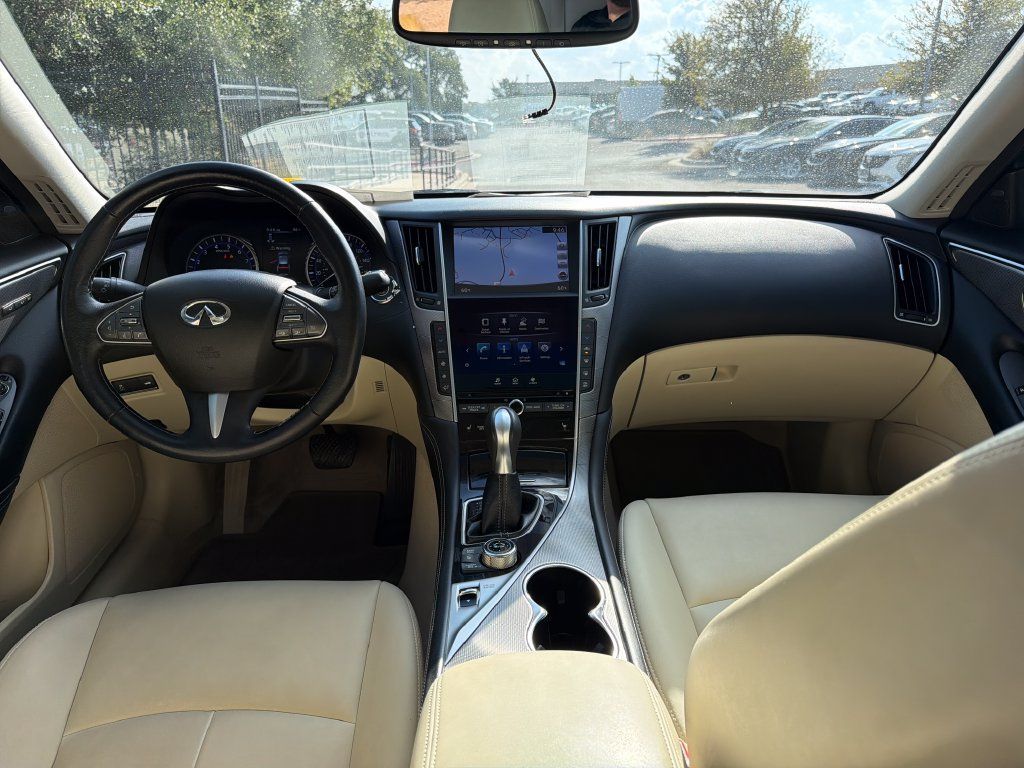 Used 2016 INFINITI Q50 3.0t Premium w/ Driver Assistance Package RWD image 28