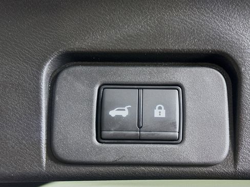 Used 2023 Nissan Rogue SL AWD/4WD image 28