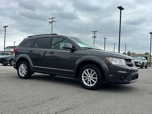 Used 2017 Dodge Journey SXT w/ Comfort/Convenience Group FWD image 12