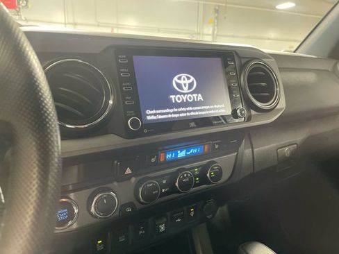 Used 2022 Toyota Tacoma TRD Sport w/ TRD Premium Sport Package AWD/4WD image 17