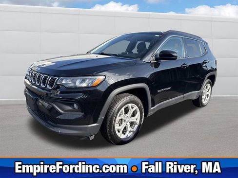 Used 2024 Jeep Compass Latitude image 1
