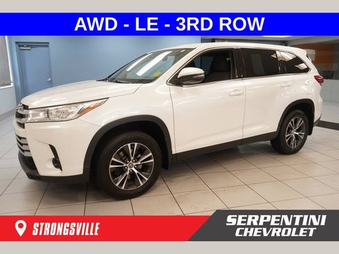 Used 2019 Toyota Highlander LE AWD/4WD image 1