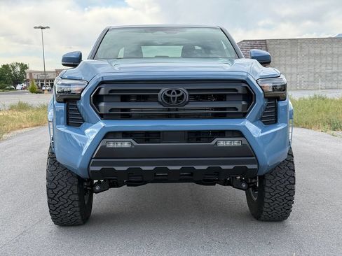 Used 2026 Toyota Tacoma SR5 AWD/4WD image 5